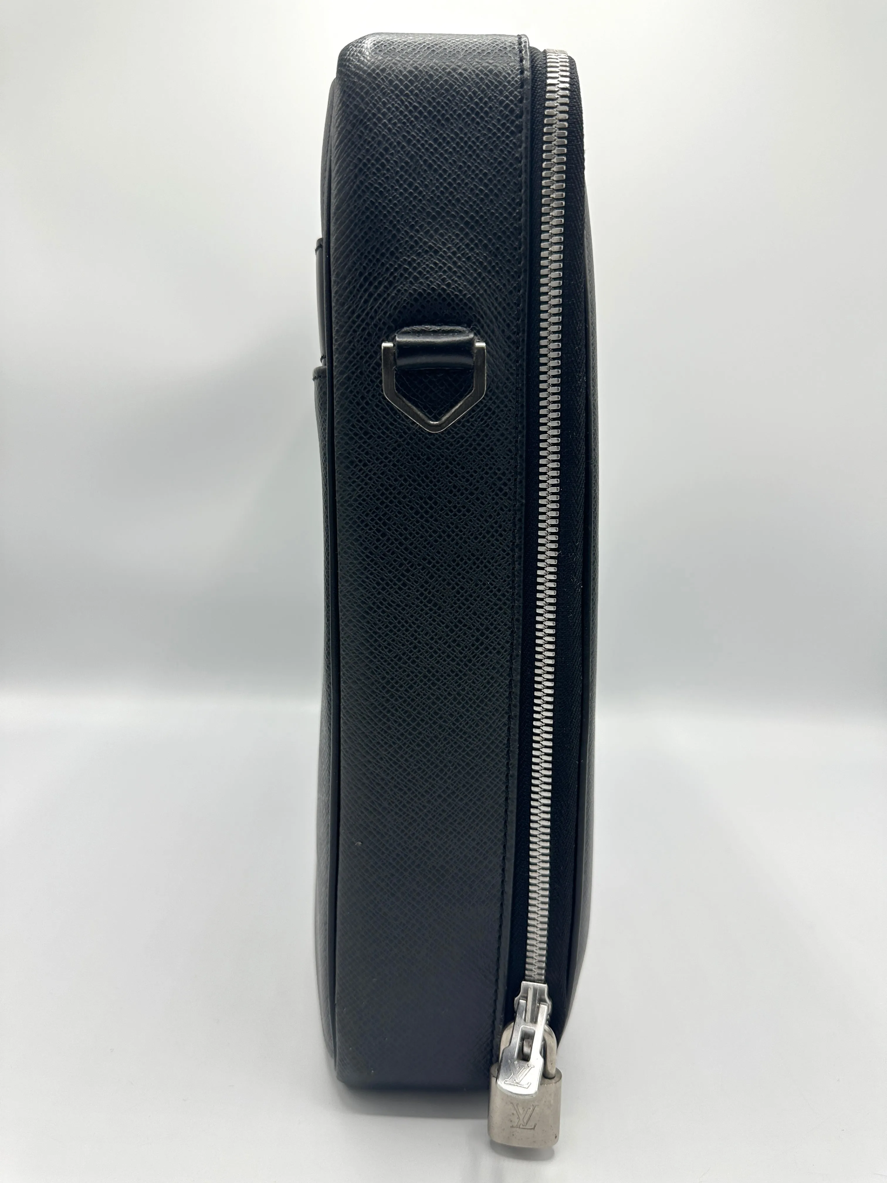 Black Taiga Business Bag