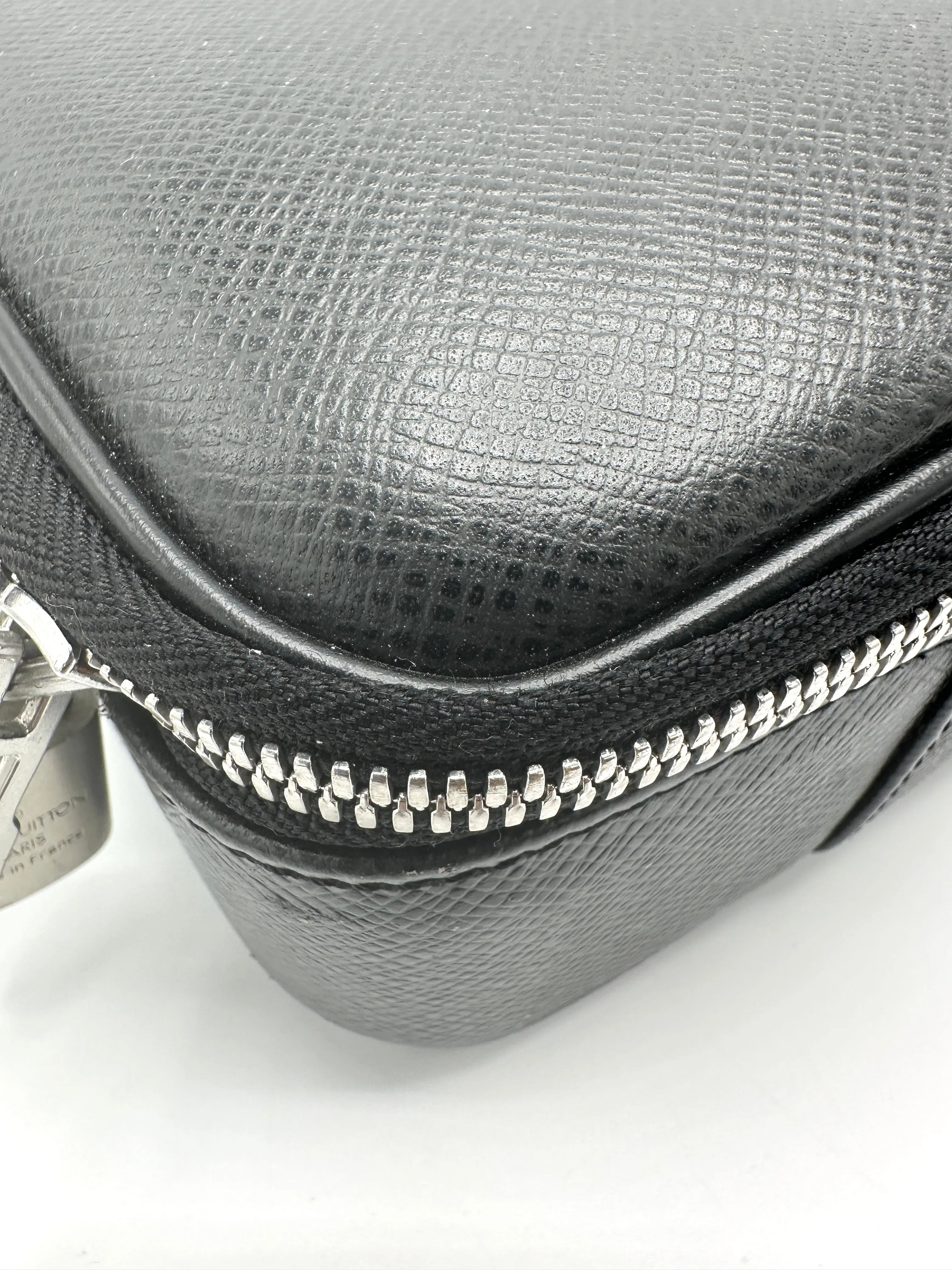 Black Taiga Business Bag