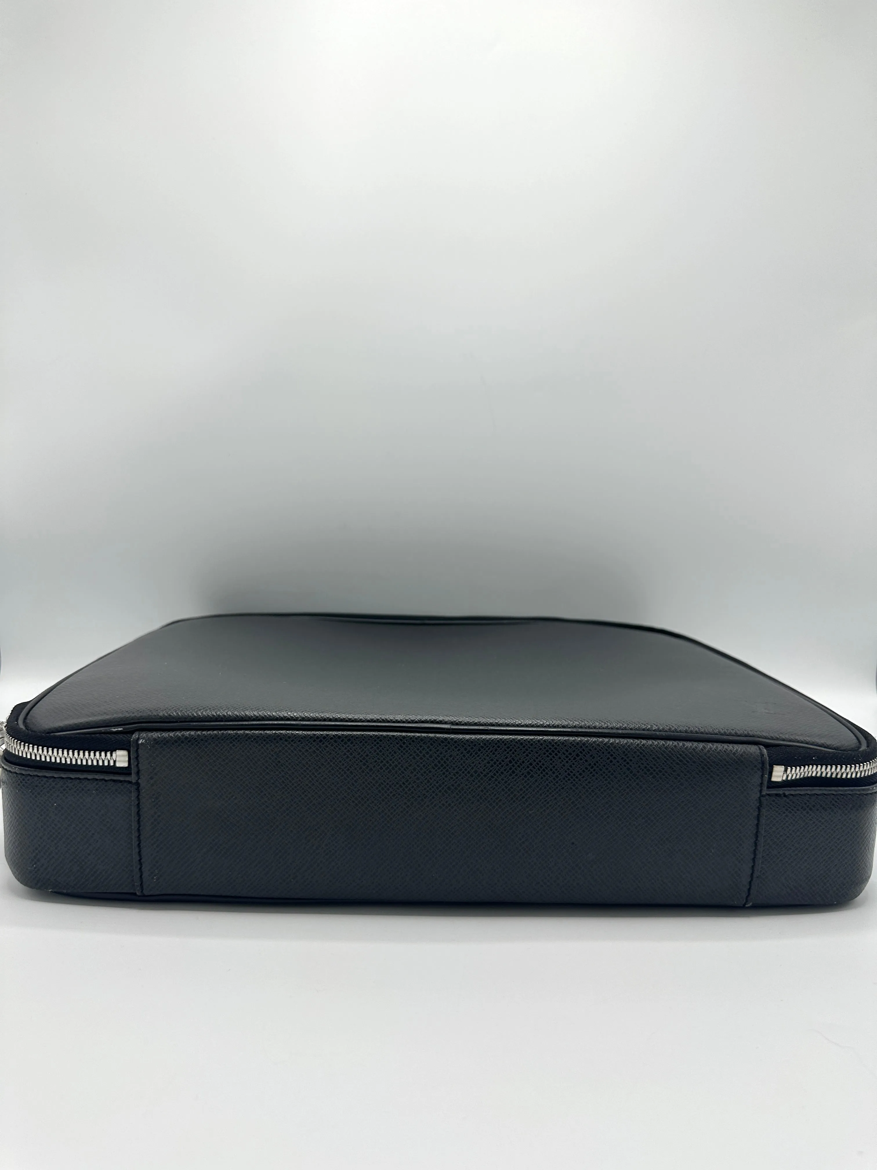 Black Taiga Business Bag