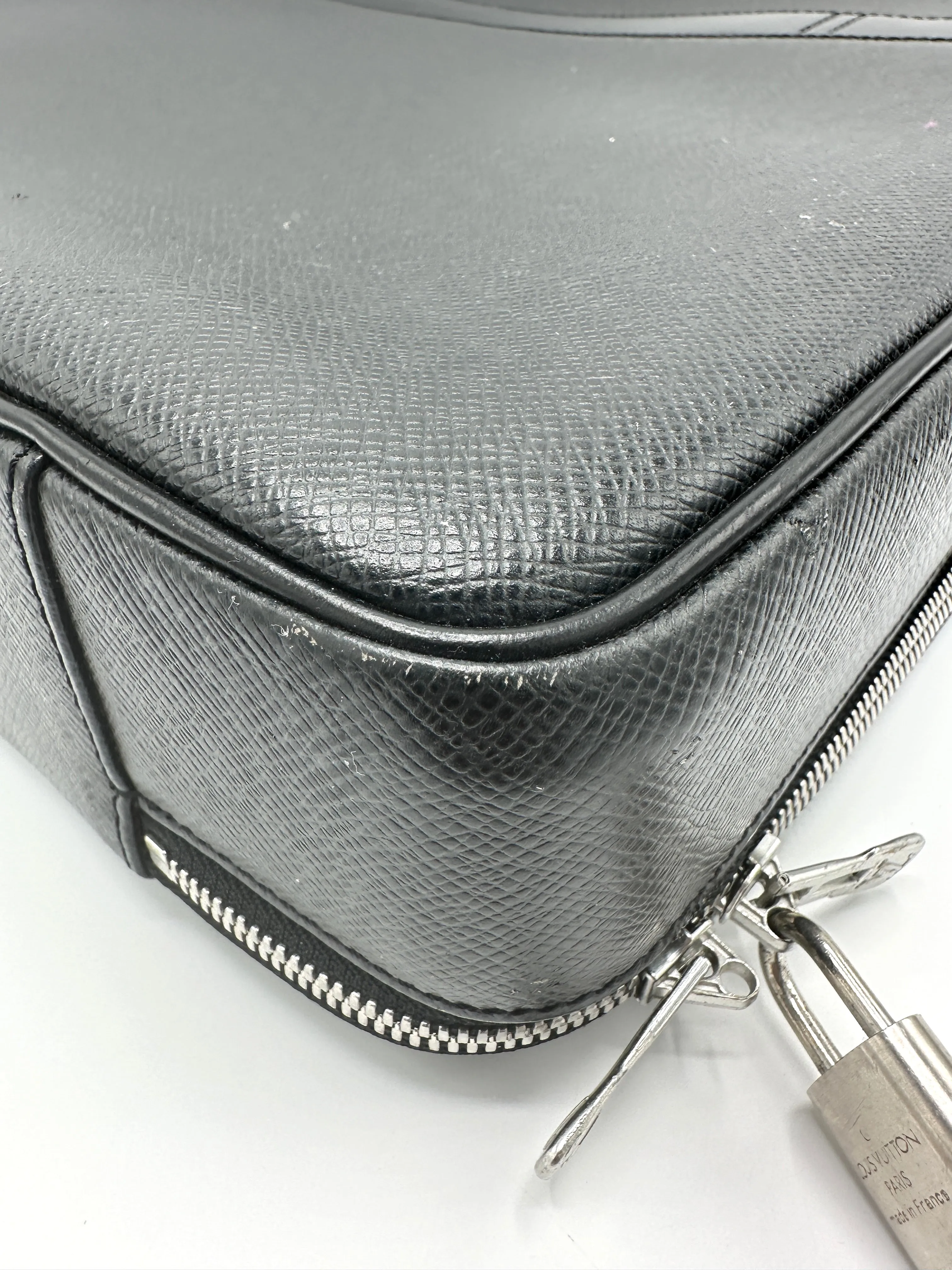 Black Taiga Business Bag