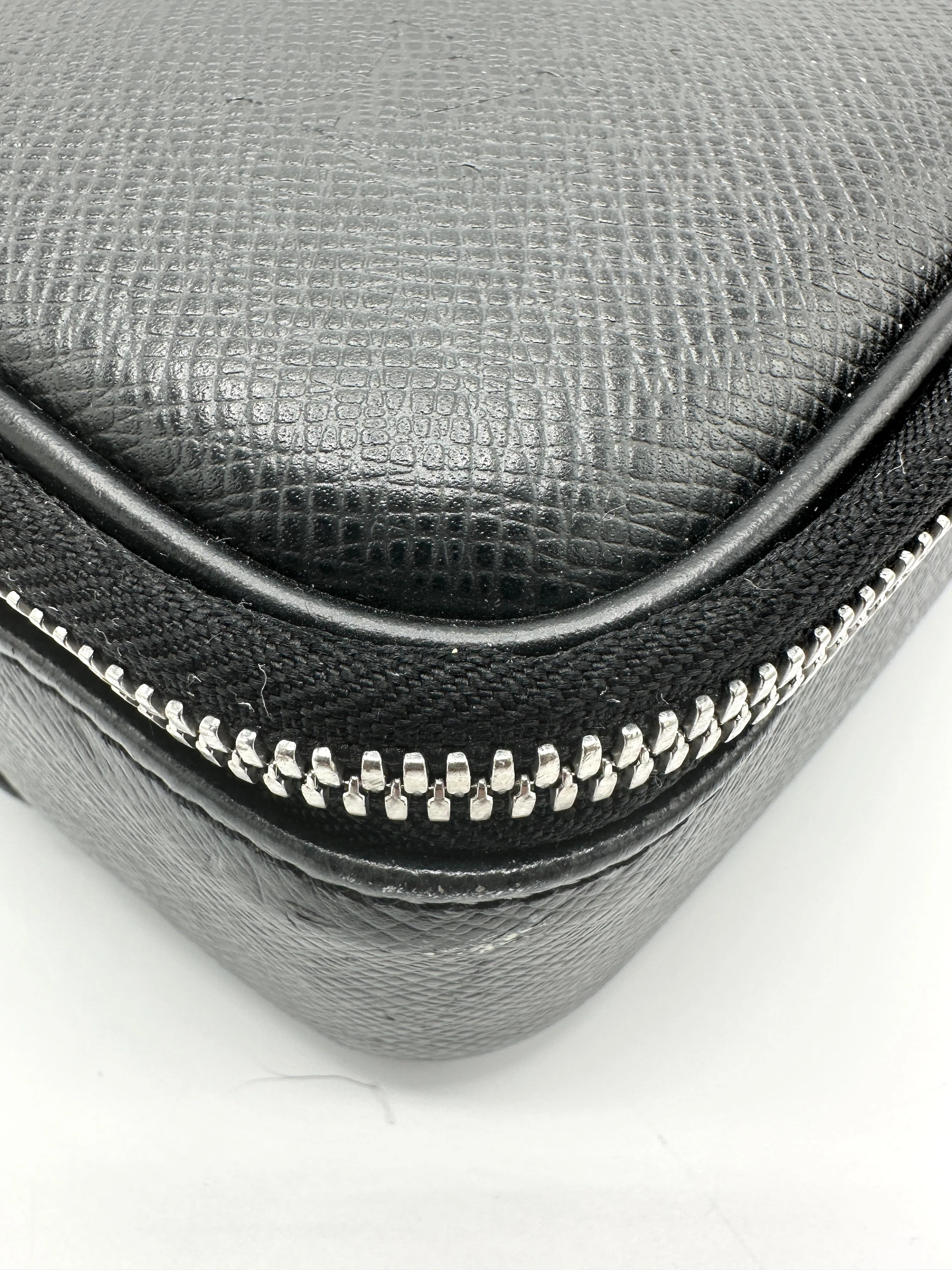 Black Taiga Business Bag