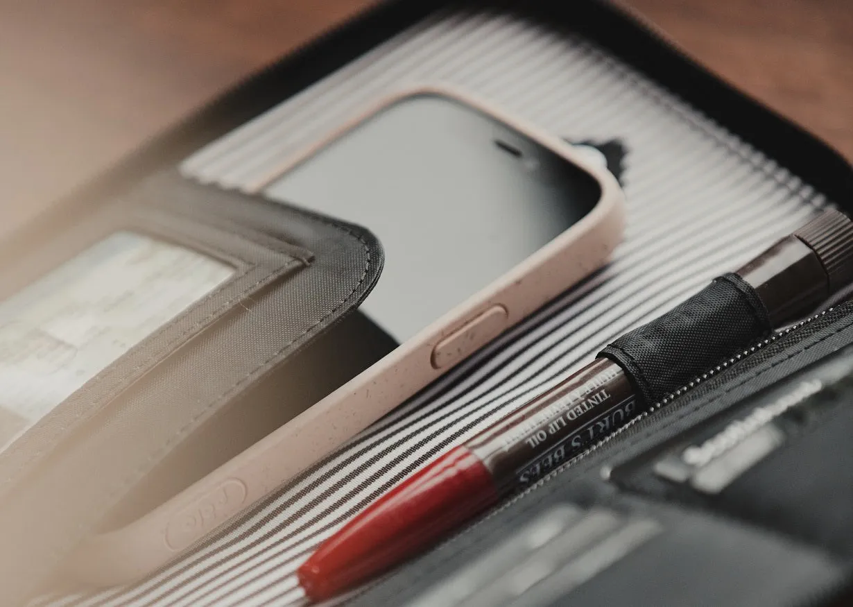 VICTORIA - Zippered wallet